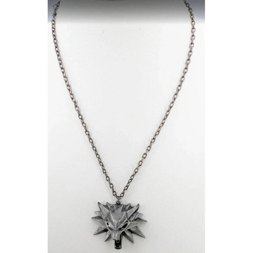 The Witcher Wolf Head Medallion Pendant Necklace Silver Tone Cosplay 20 Inches